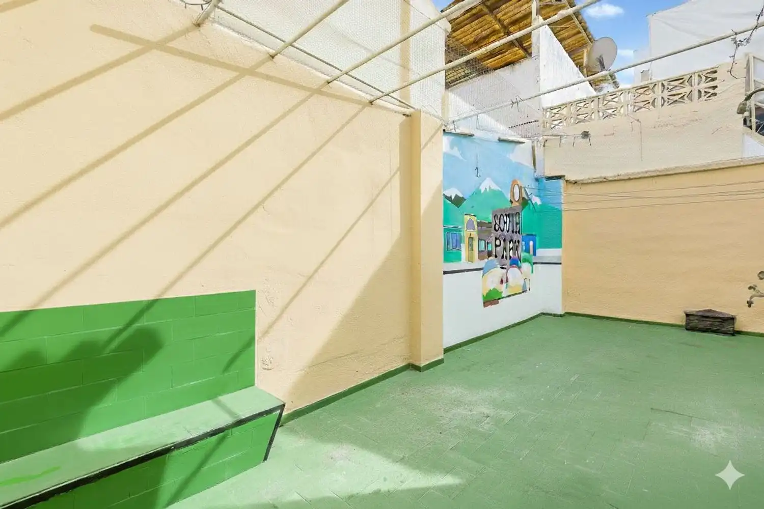 Einfamilien-Reihenhaus zum Verkauf in Benidorm mit Klimaanlage, Terrasse und Abstellraum