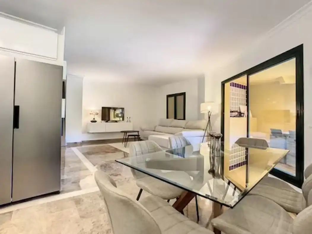 Apartamento con piscina en venta en San Pedro de Alcántara, imagen 3