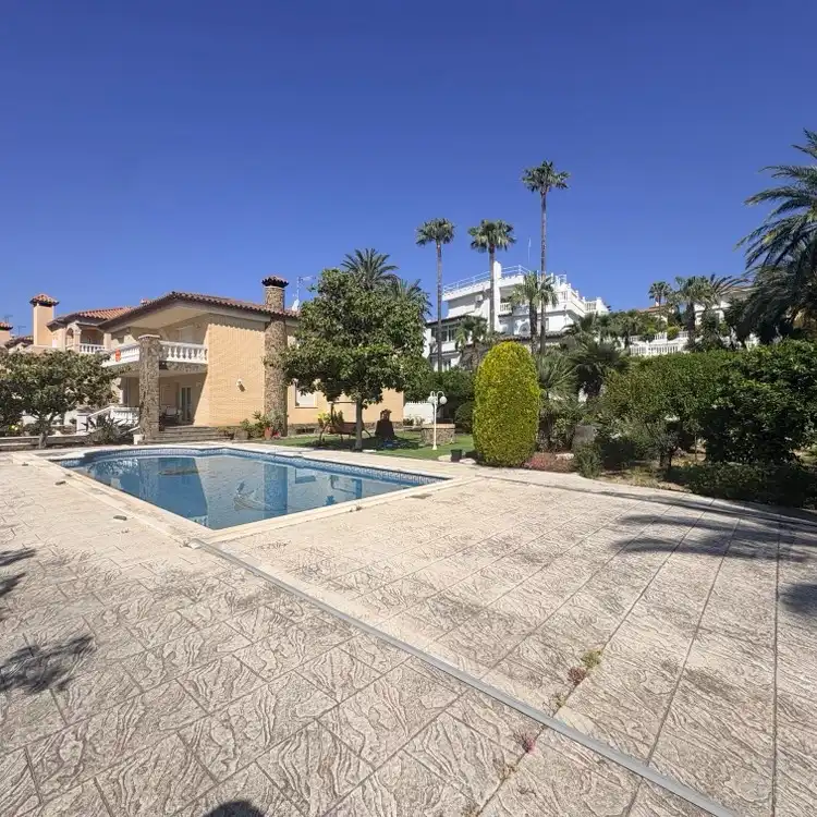 Villa avec piscine à vendre à Miami Platja