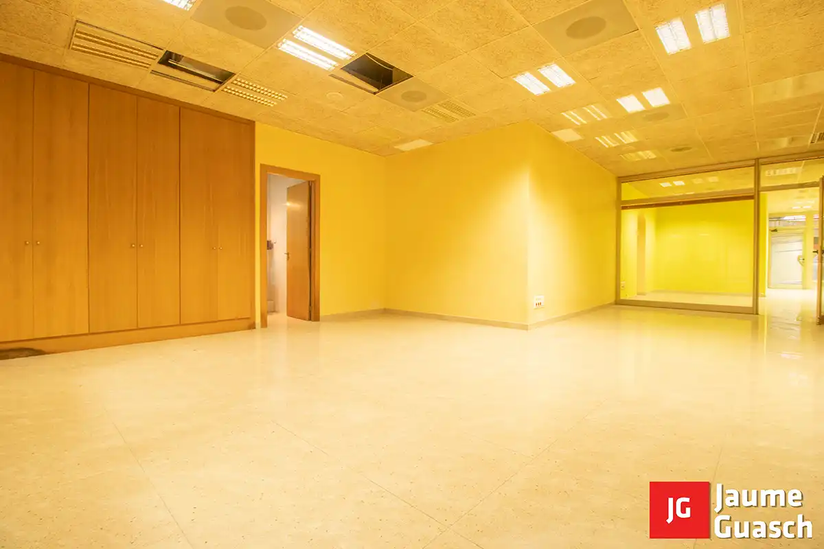 Local comercial en alquiler en Plaça de la Vila 5, imagen 2