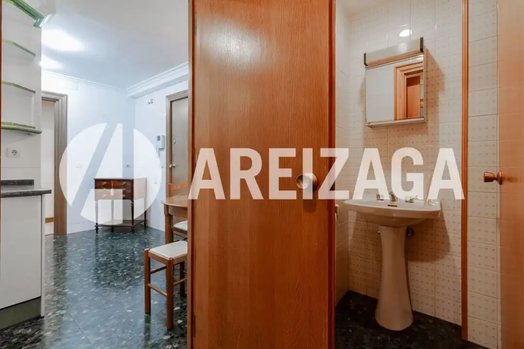 Dormitori de Pis en venda en Donostia - San Sebastián  amb Aire condicionat, Calefacció i Terrassa