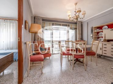 Piso con ascensor en venta en Calle CAMARON