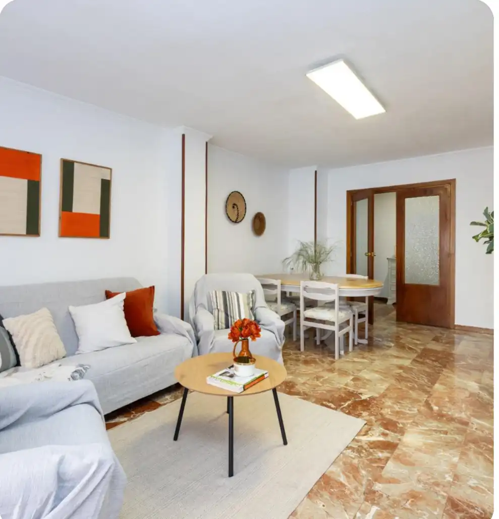 Sala d'estar de Pis en venda en Granada amb Aire condicionat i Terrassa