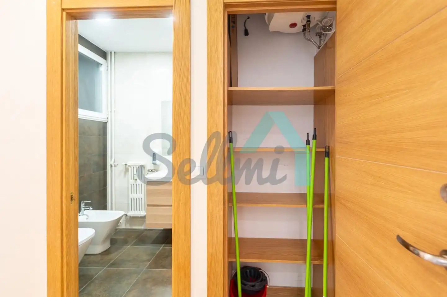 Baño de Piso de alquiler en Oviedo  con Calefacción, Terraza y Amueblado