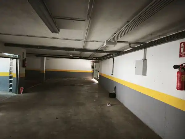 Parking de Dúplex en venta en El Espinar con Aire acondicionado, Calefacción y Jardín privado