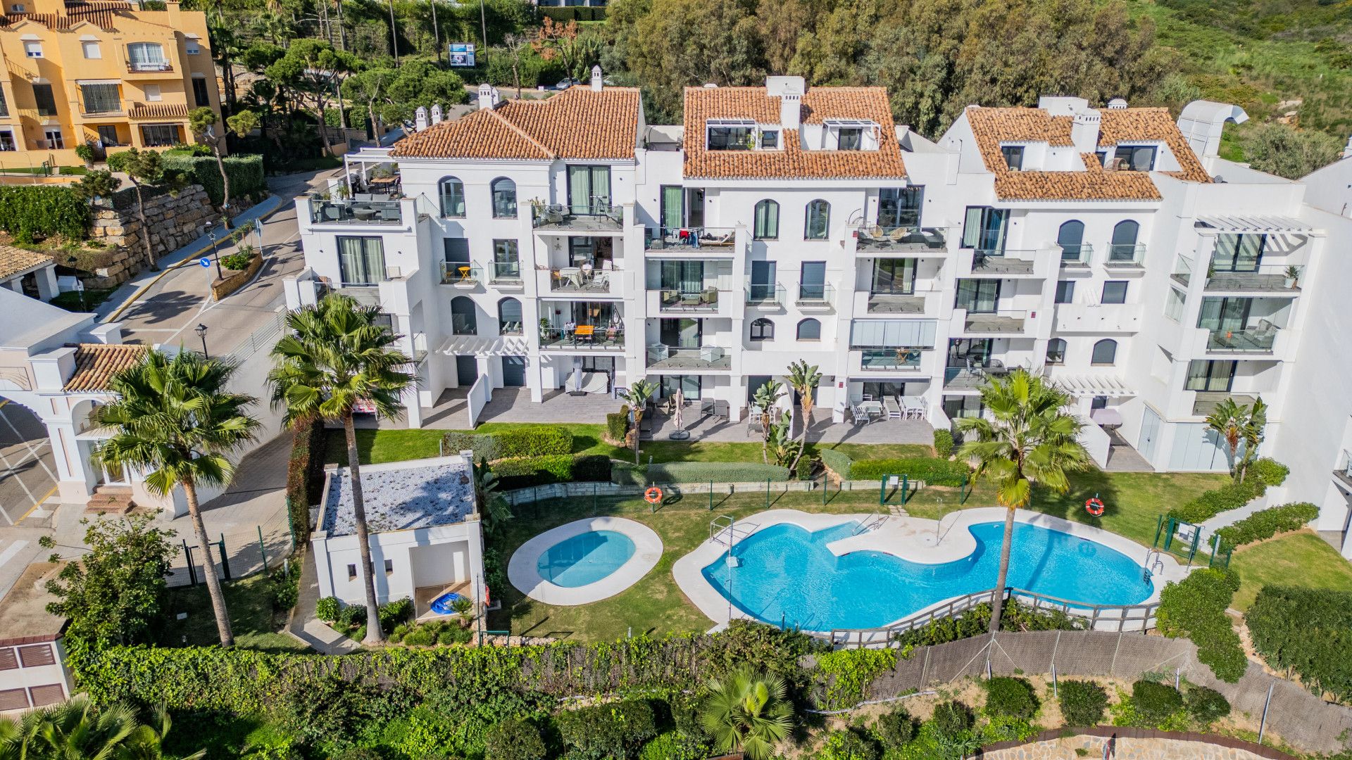 Vista exterior de Apartament en venda en Manilva amb Aire condicionat, Calefacció i Terrassa
