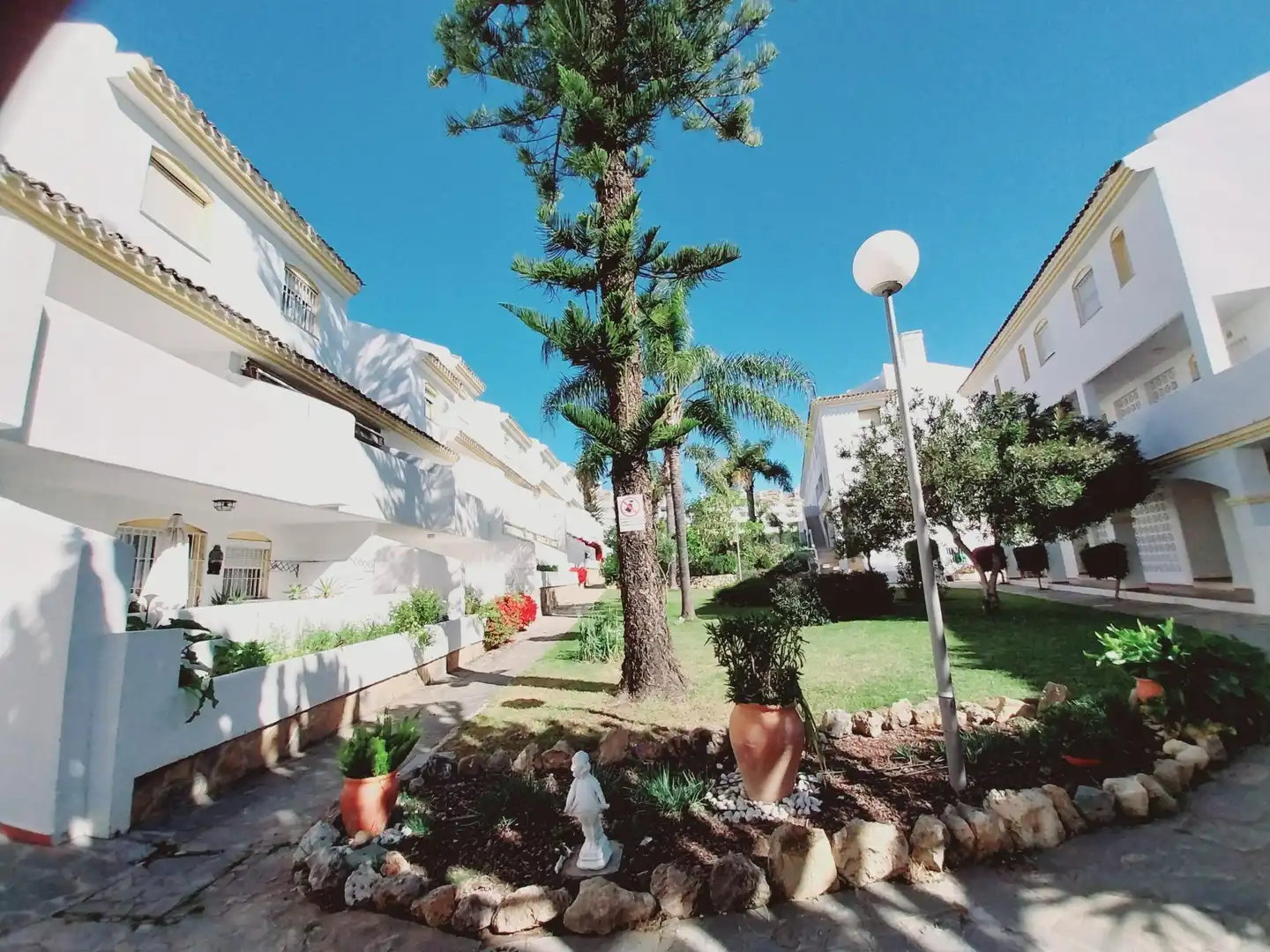 Vista exterior de Dúplex en venta en Mijas con Aire acondicionado, Calefacción y Terraza