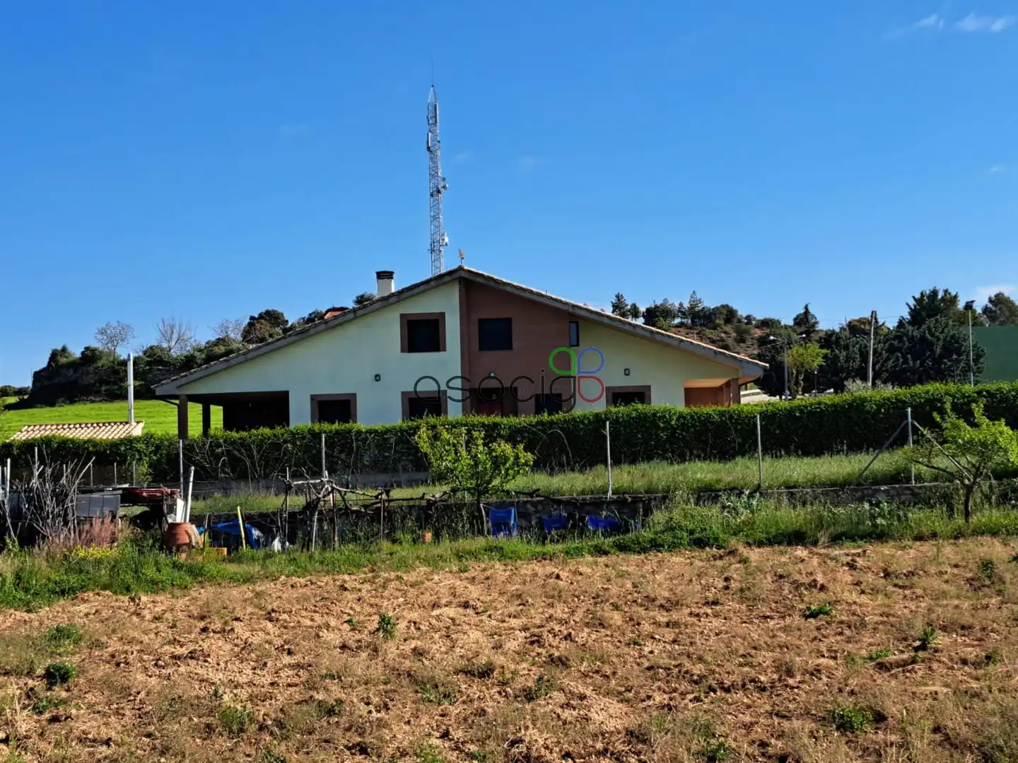 Vista exterior de Casa o chalet en venta en Solanillos del Extremo con Calefacción, Trastero y Piscina