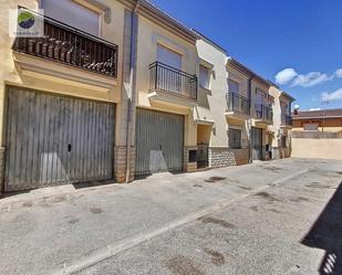 Vista exterior de Casa adosada en venda en Otura amb Terrassa i Balcó