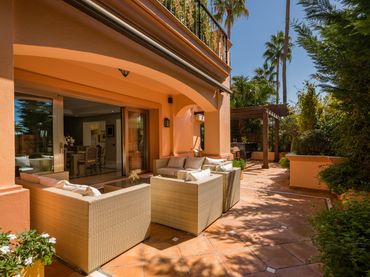 Bajo con piscina en venta en Nueva Andalucía