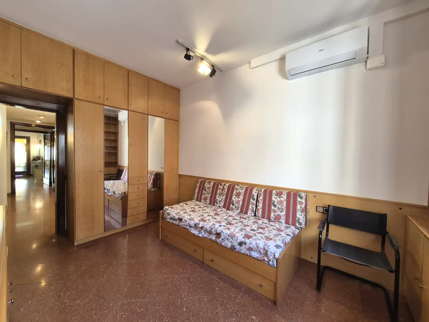 Schlafzimmer von Wohnung zur Miete in Barcelona mit Klimaanlage, Heizung und Parkett