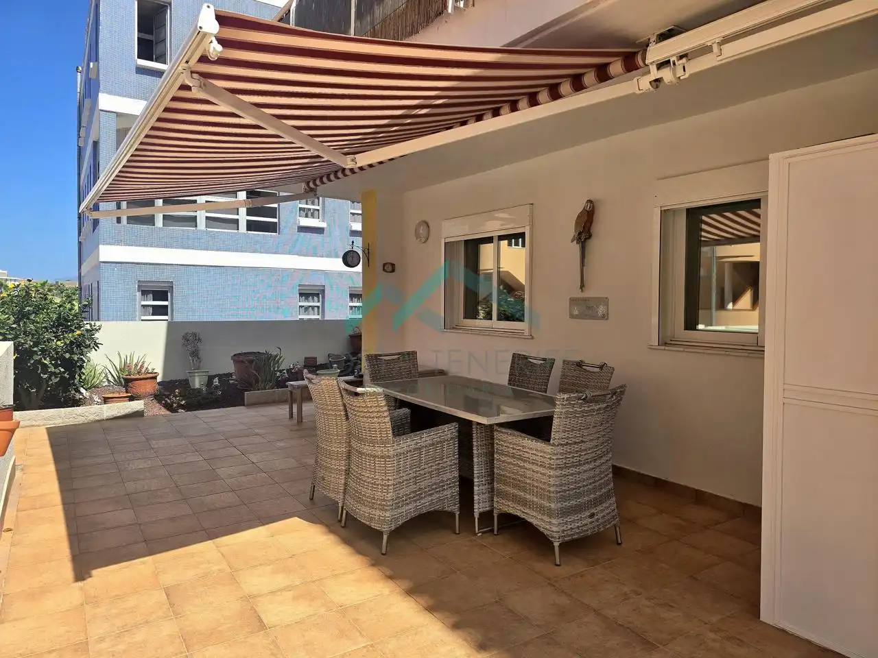Bajo con ascensor en venta en Calle Mar de Leva 27