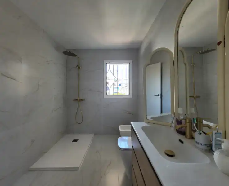 Baño de Piso en venta en Marbella con Aire acondicionado, Calefacción y Terraza