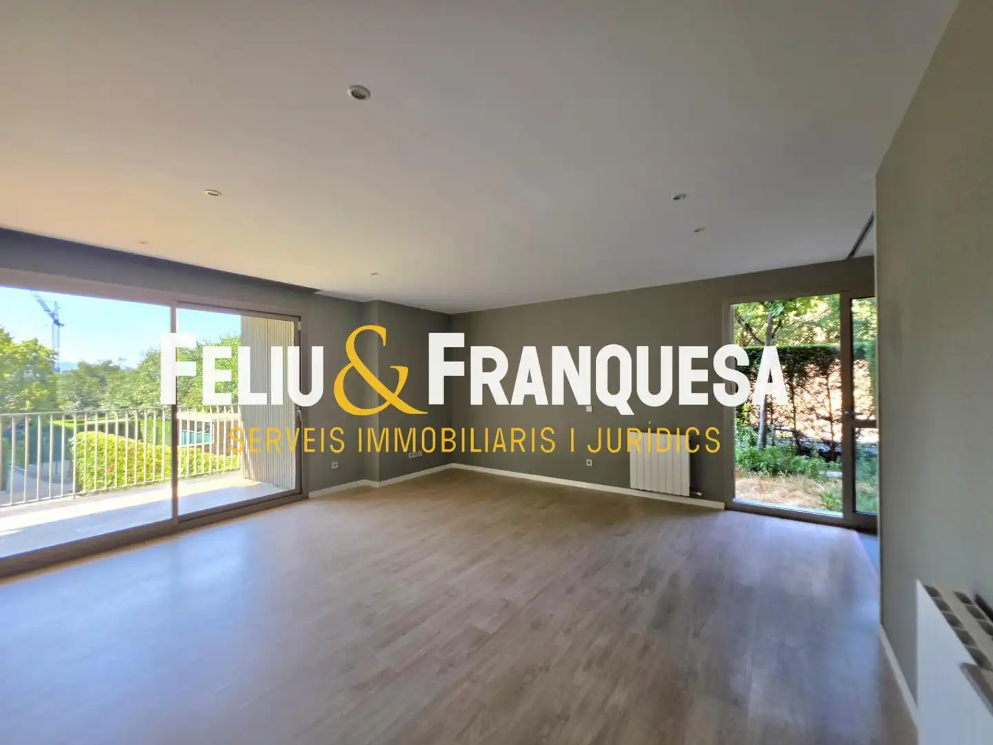 Vista exterior de Piso en venta en Sant Cugat del Vallès con Calefacción, Jardín privado y Terraza