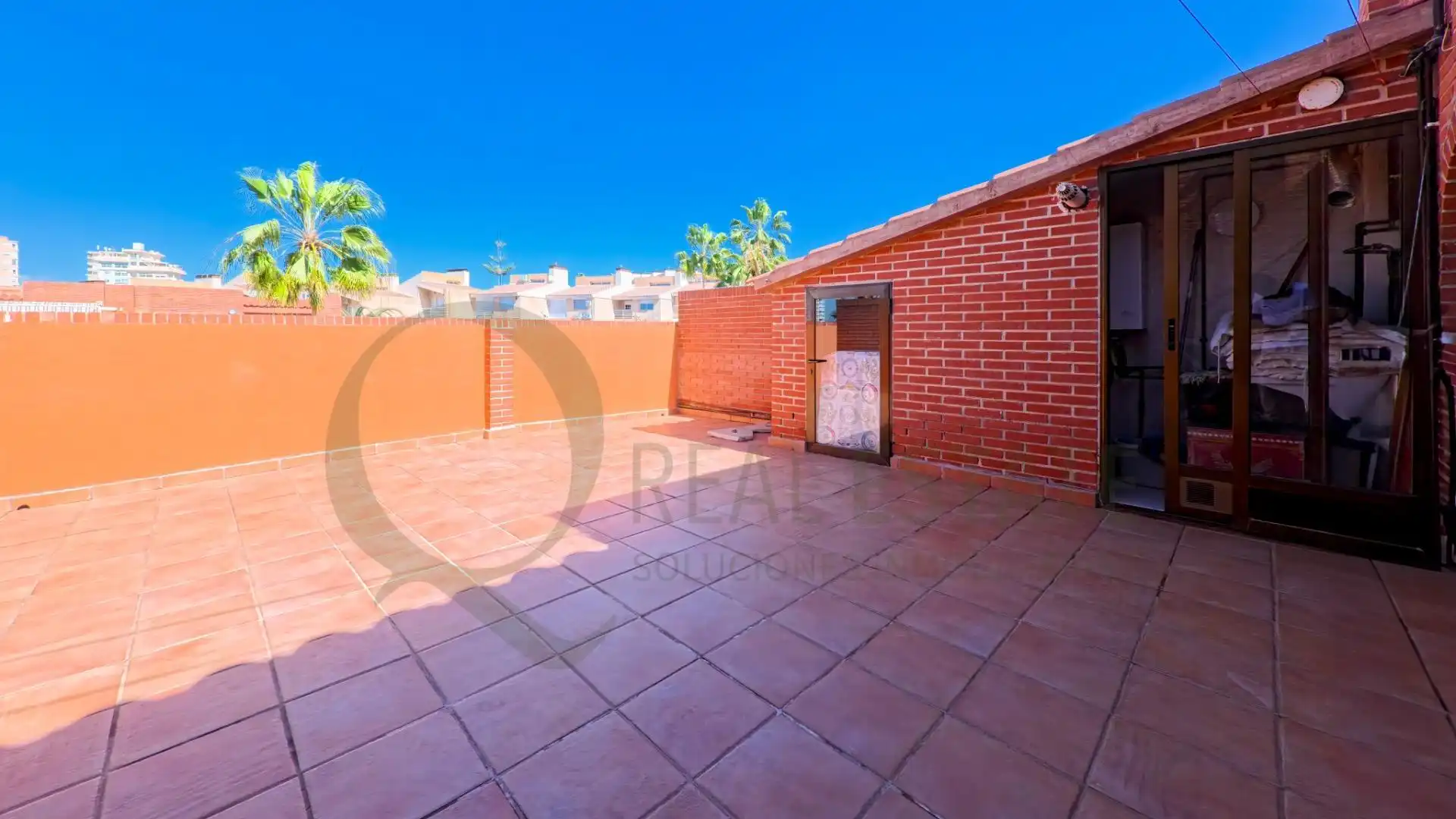 Terrassa de Casa adosada en venda en Alicante / Alacant amb Calefacció, Jardí privat i Terrassa