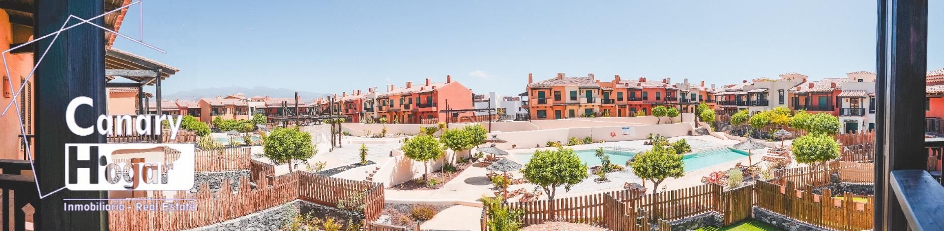 Vista exterior de Casa o xalet en venda en San Miguel de Abona amb Aire condicionat, Jardí privat i Terrassa