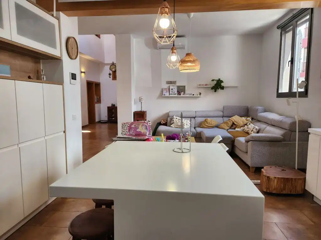 Sala d'estar de Casa o xalet en venda en Las Palmas de Gran Canaria amb Aire condicionat i Terrassa