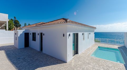 Seaside Bliss Exquisita villa con vistas despejadas en primera línea del mar