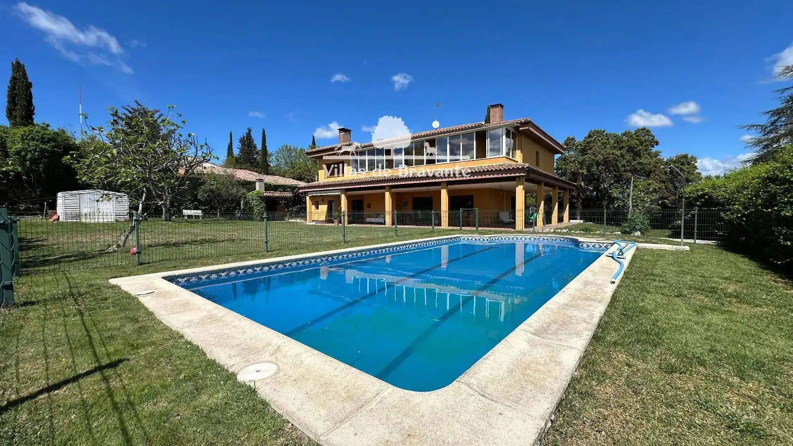 Swimming pool of Houses for sale in Villanueva de la Cañada  with Air Conditioner, Heating and Parquet flooring