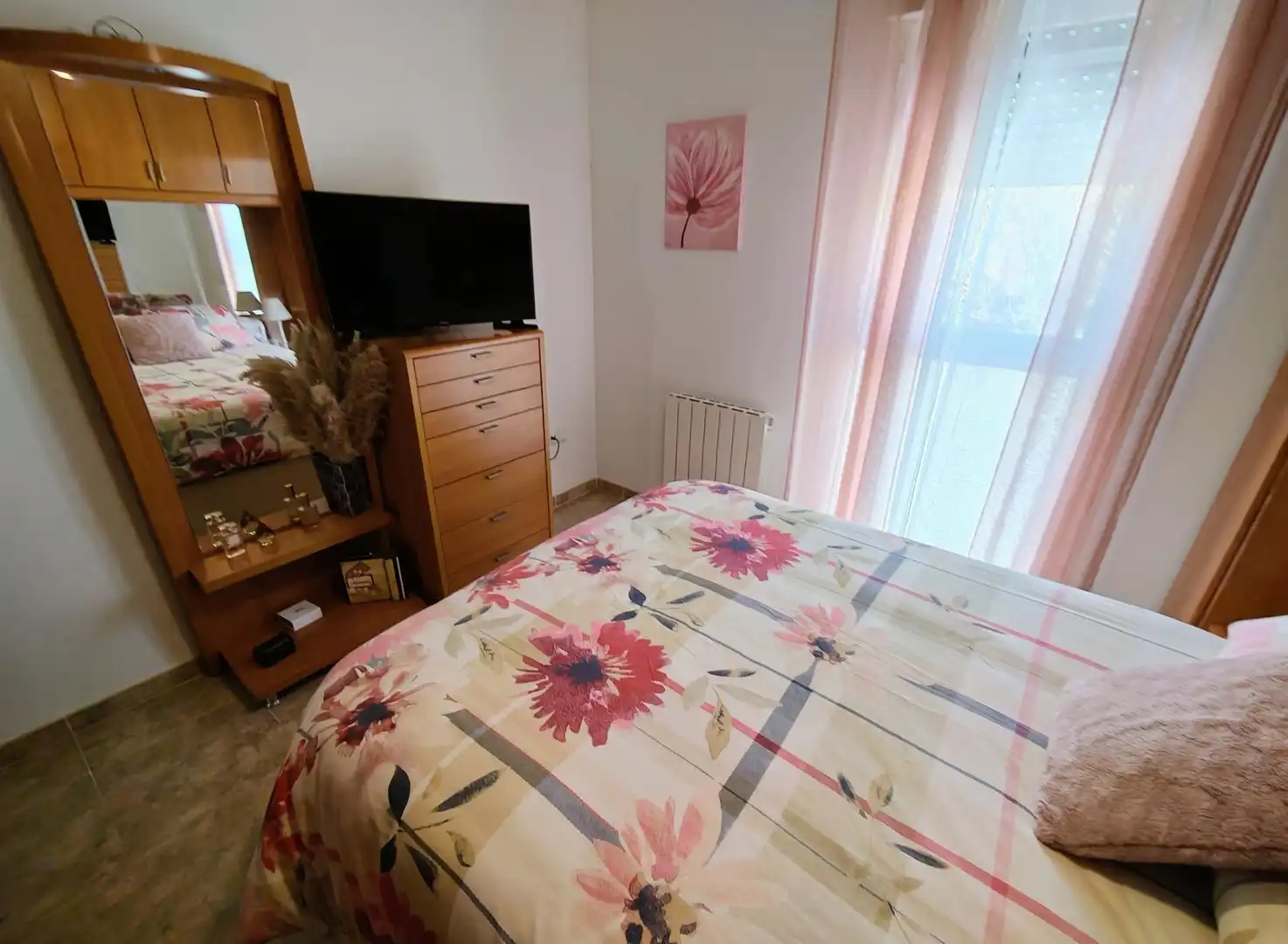 Habitación de Casa adosada en venta en Tarragona con Aire acondicionado, Calefacción y Jardín privado