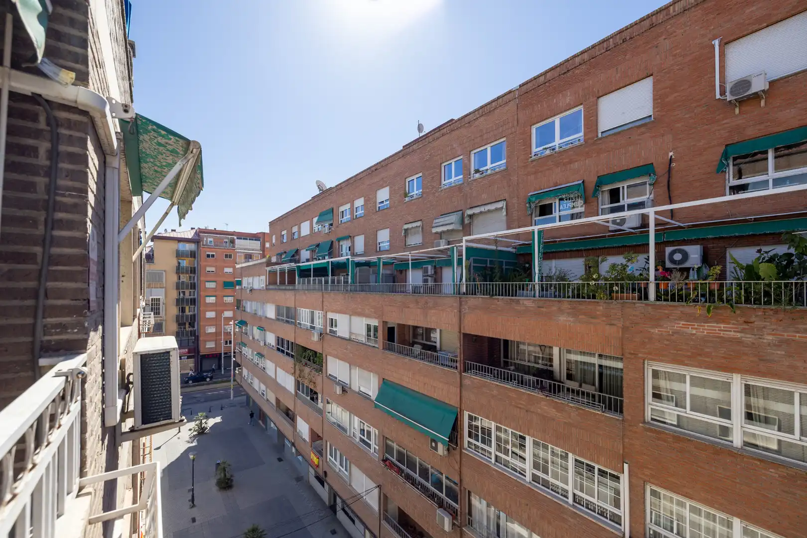 Vista exterior de Pis en venda en Granada amb Calefacció, Traster i Balcó