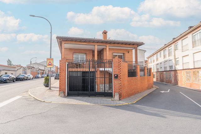 Casa-chalet en Venta en Calle Ramón y Cajal en Portillo de Toledo
