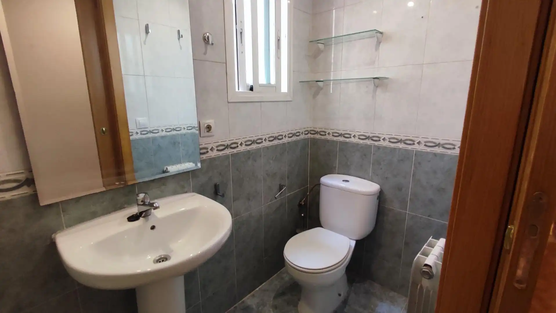 Bathroom of Flat for sale in Zaragoza  with Heating