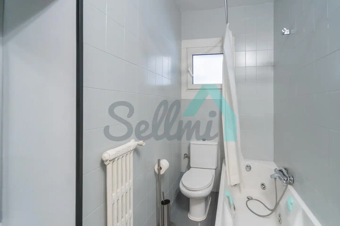 Baño de Piso en venta en Oviedo  con Calefacción, Parquet y Terraza