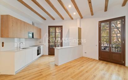 Kitchen of Flat for sale in  Barcelona Capital  with Air Conditioner, Heating and Oven