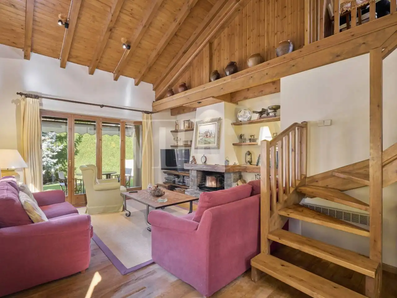 Sala d'estar de Casa o xalet en venda en Fontanals de Cerdanya amb Calefacció, Jardí privat i Parquet