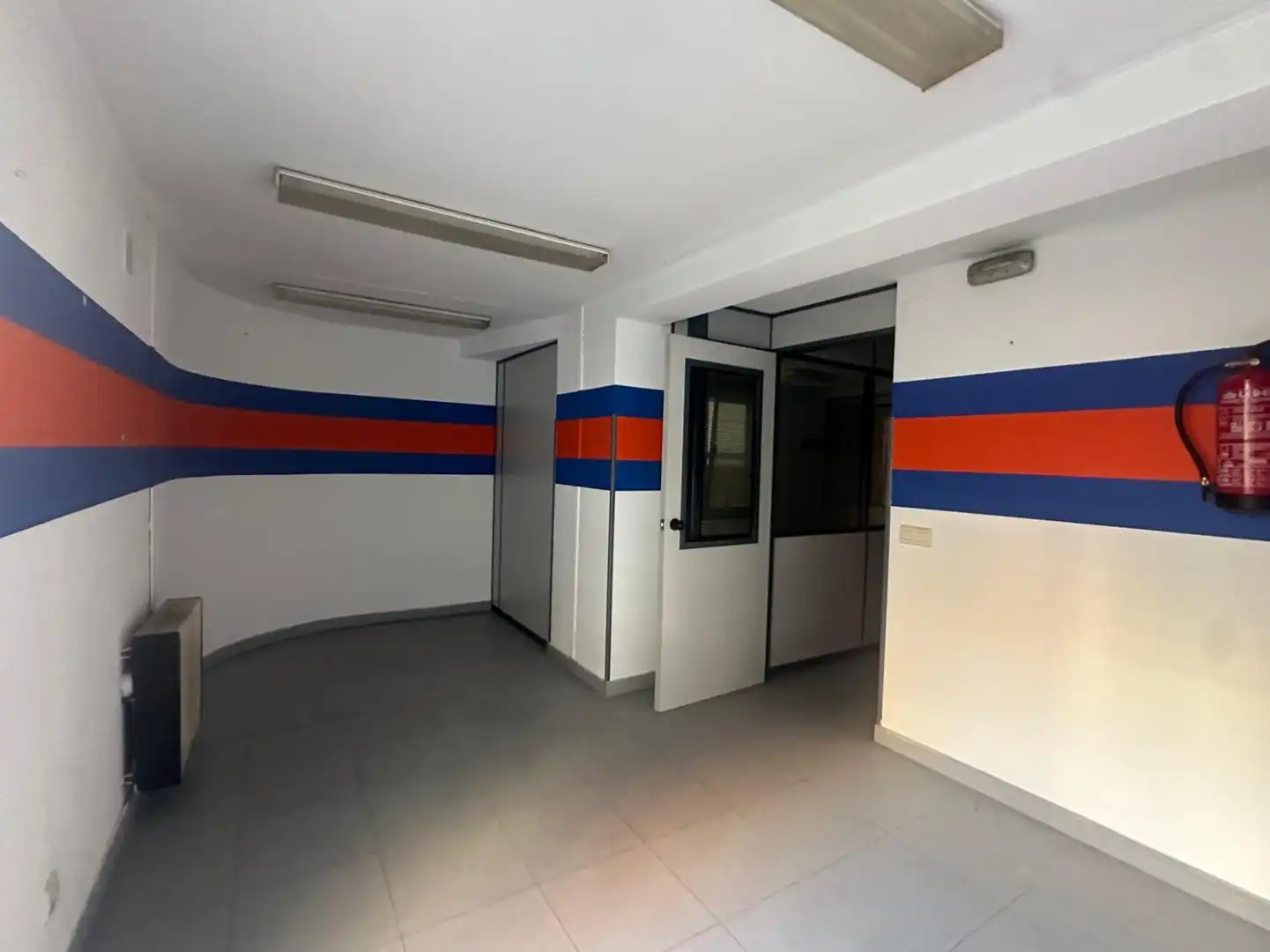 Local en venta en Avilés - Avenida San Agustín, El Carbayedo - El Quirinal