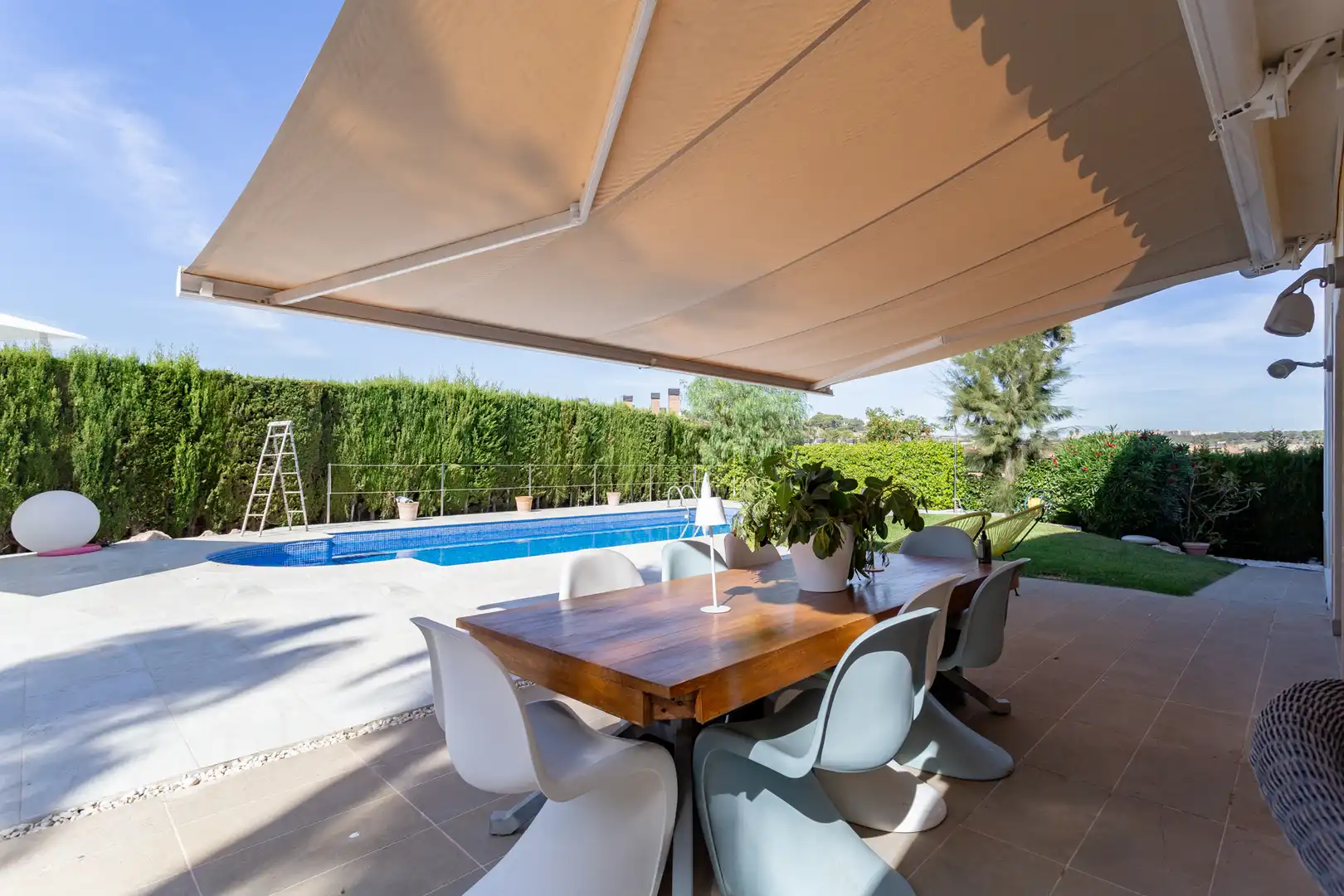 Villa con piscina in vendita a Carrer de Salvador Ventosa i Pina 1, imagen 3