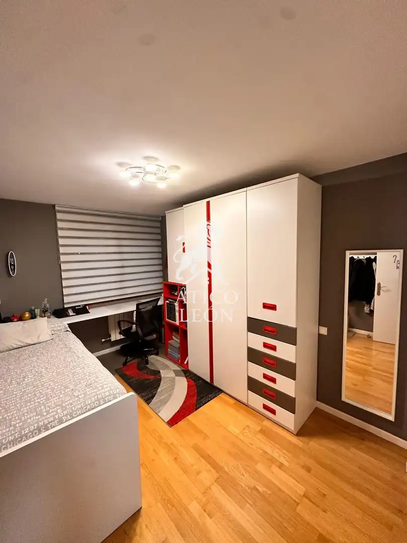 Habitación de Casa adosada en venta en San Andrés del Rabanedo con Calefacción, Jardín privado y Parquet