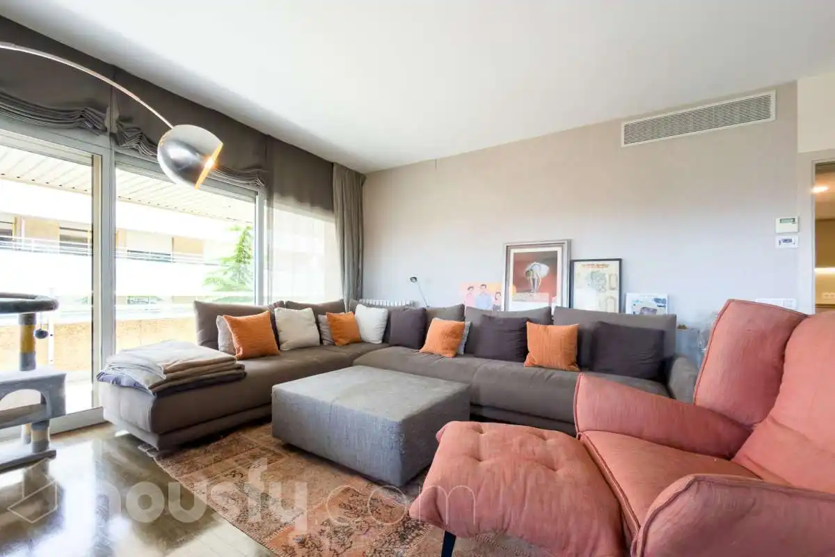 Sala de estar de Piso en venta en Barcelona con Aire acondicionado, Calefacción y Jardín privado