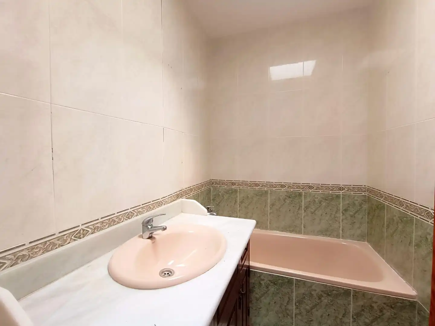 Bany de Casa o xalet en venda en Roquetas de Mar amb Terrassa, Balcó i Piscina comunitària
