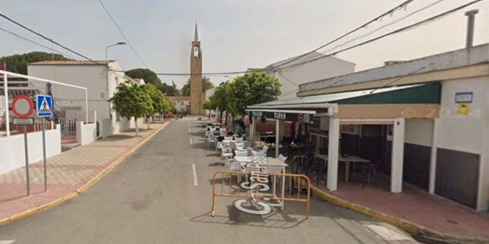Vista exterior de Casa o xalet en venda en Utrera amb Jardí privat i Alarma