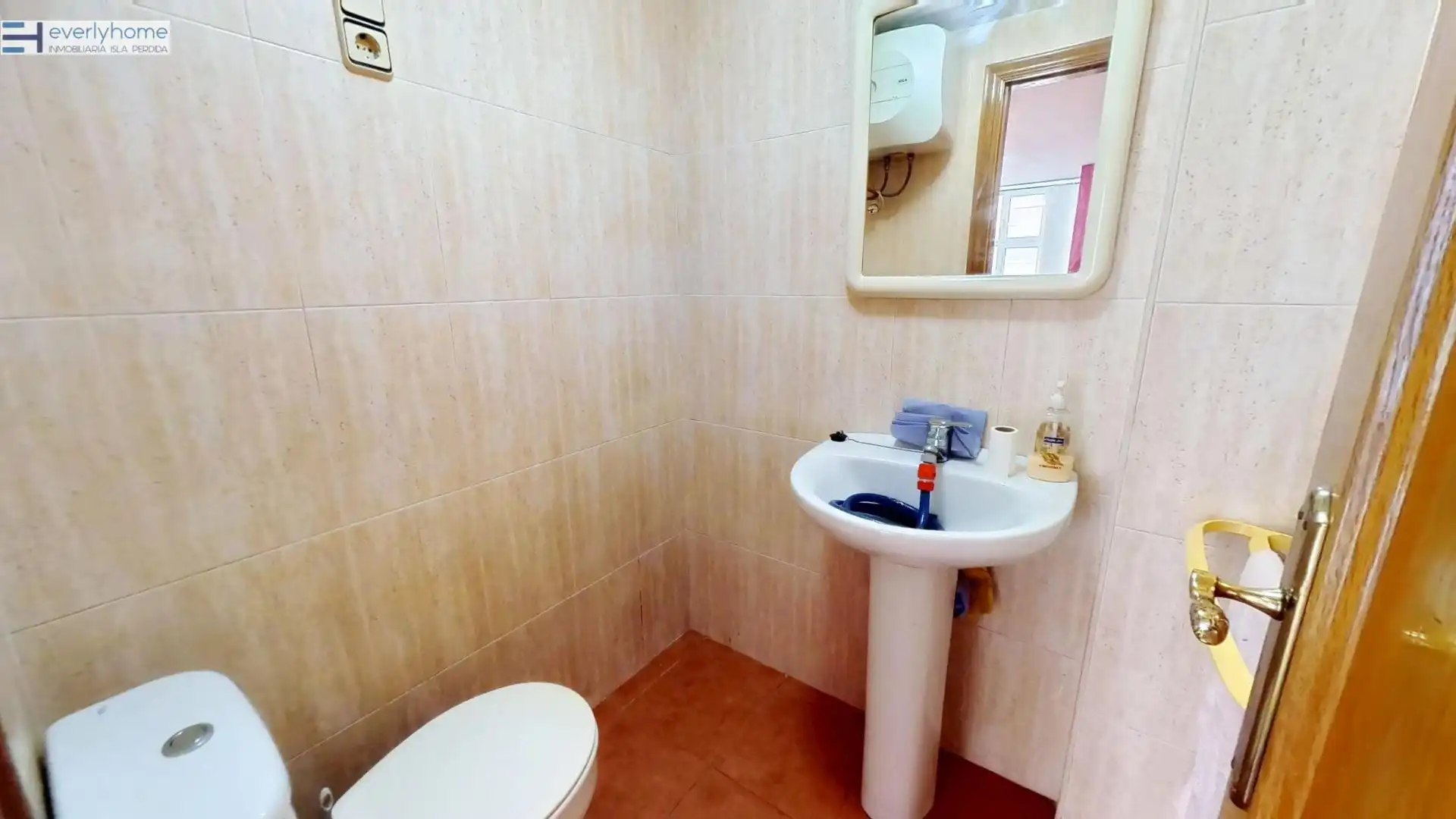 Bathroom of Commercial properties for rent in El Pla del Real