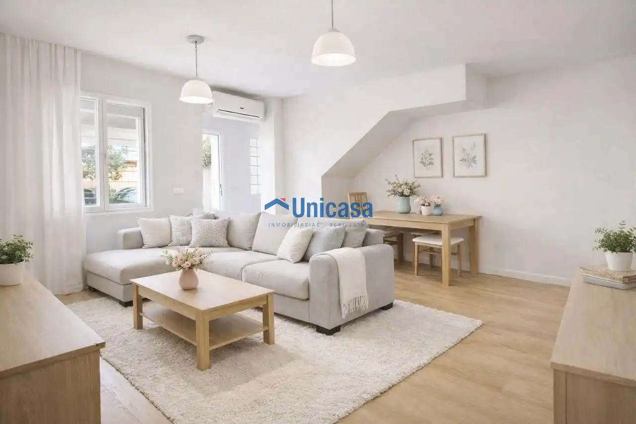 Sala d'estar de Casa adosada en venda en Málaga Capital amb Aire condicionat, Terrassa i Balcó