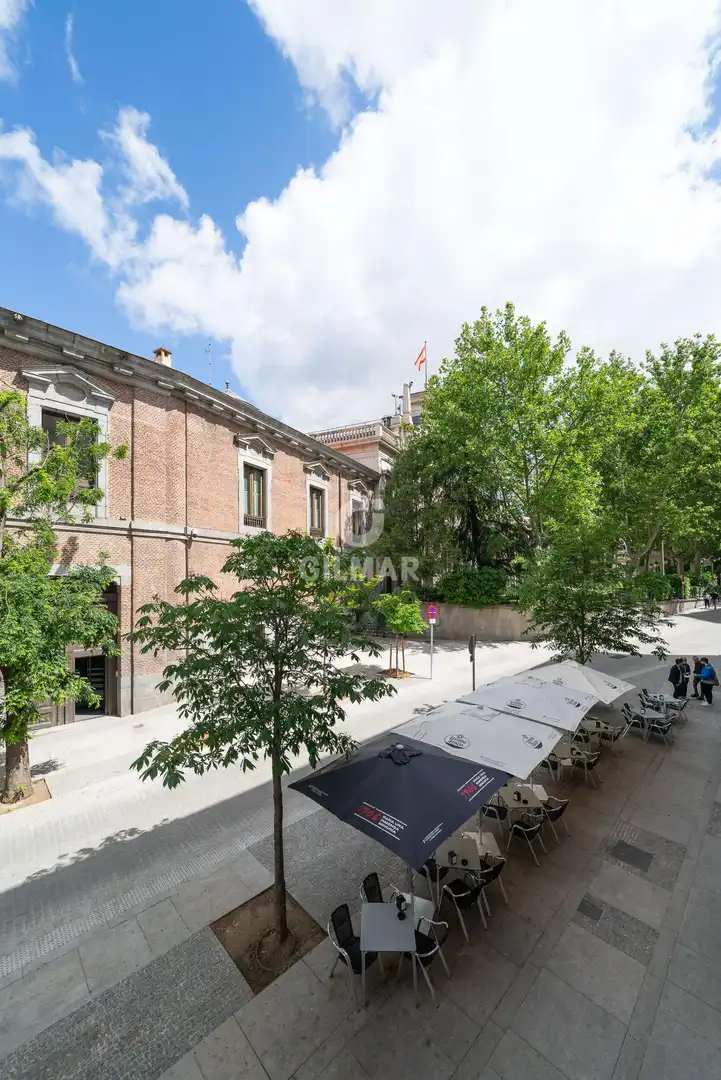 Vista exterior de Piso en venta en Madrid con Calefacción
