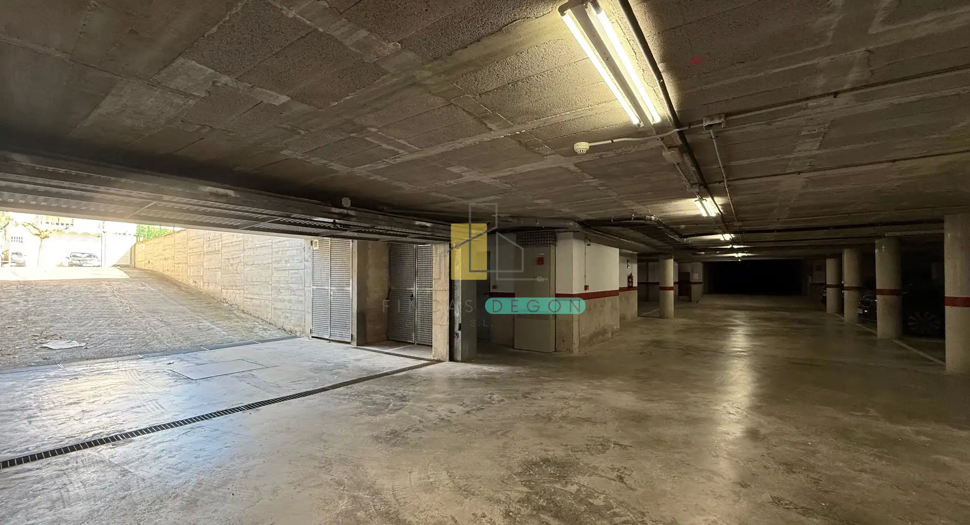 Parking de Apartamento en venta en Empuriabrava con Calefacción, Terraza y Amueblado