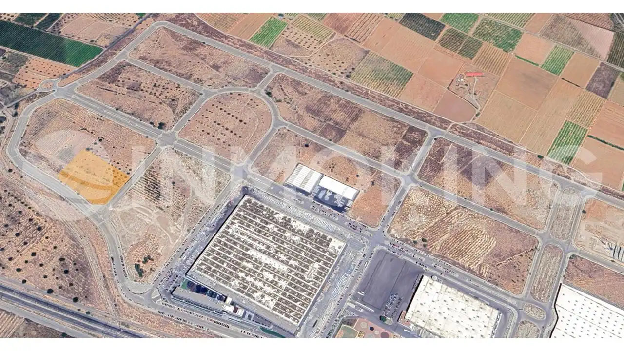 Terreny industrial en venda en Llíria