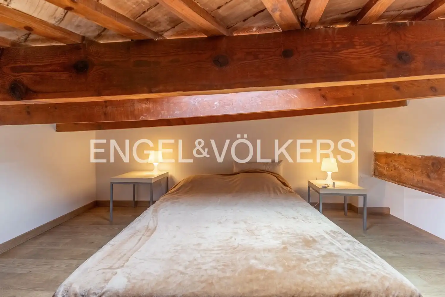 Schlafzimmer von Wohnung zum Verkauf in Valencia mit Klimaanlage, Heizung und Balkon