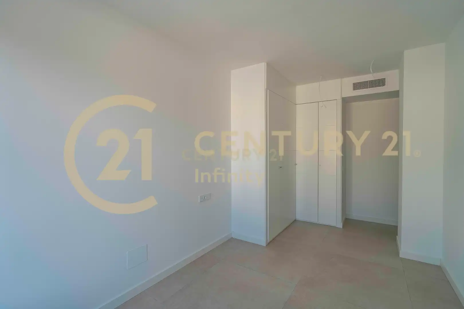 Habitación de Apartamento en venta en Torremolinos con Aire acondicionado, Jardín privado y Trastero