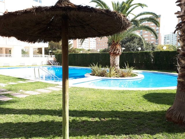 Piscina de Pis en venda en Alicante / Alacant amb Aire condicionat, Calefacció i Parquet