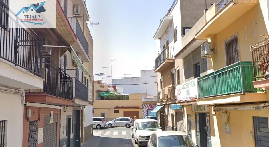 Exterior view of House or chalet for sale in  Sevilla Capital  with Private garden