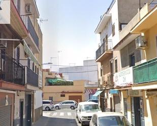 Vista exterior de Casa o xalet en venda en  Sevilla Capital amb Jardí privat