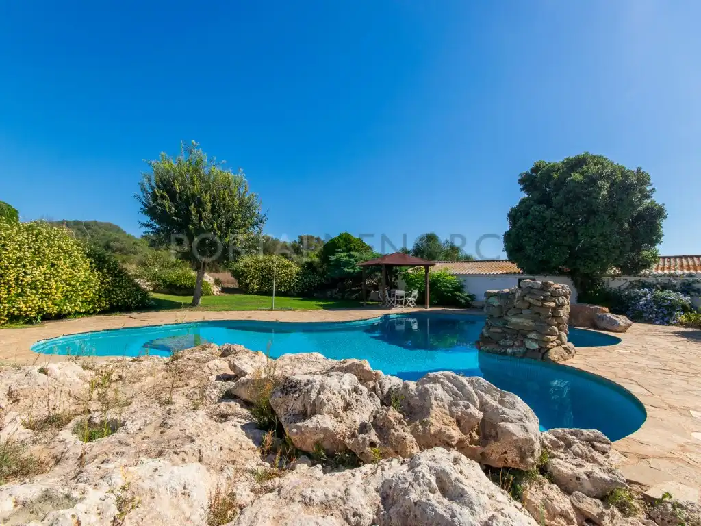 Casa rústica amb piscina en venda a Ferreries poble, imagen 44