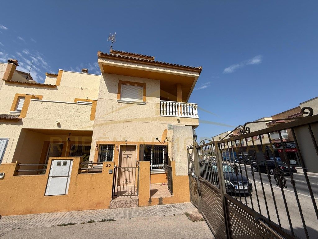 Vista exterior de Pis en venda en Orihuela