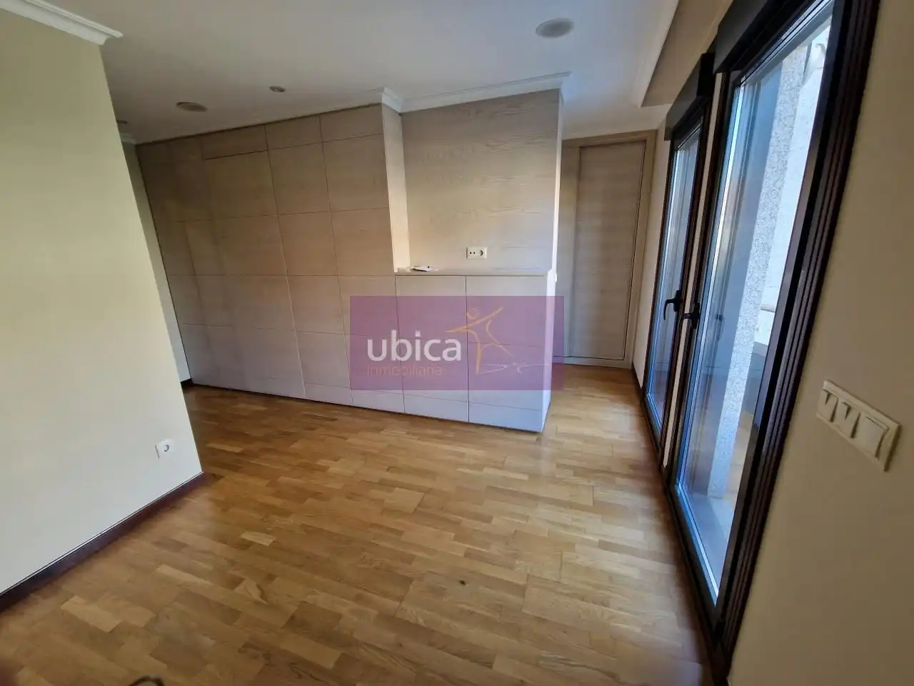 Dormitori de Casa adosada en venda en Vigo  amb Calefacció, Jardí privat i Terrassa