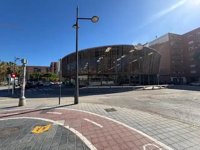 Vista exterior de Local de lloguer en Valencia